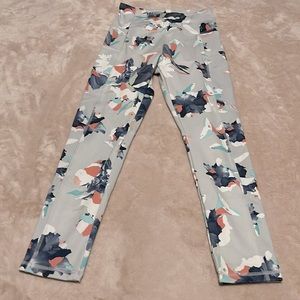 Marika 22'' Lantana Papier Mache Floral Evelyn Crop Leggings Small